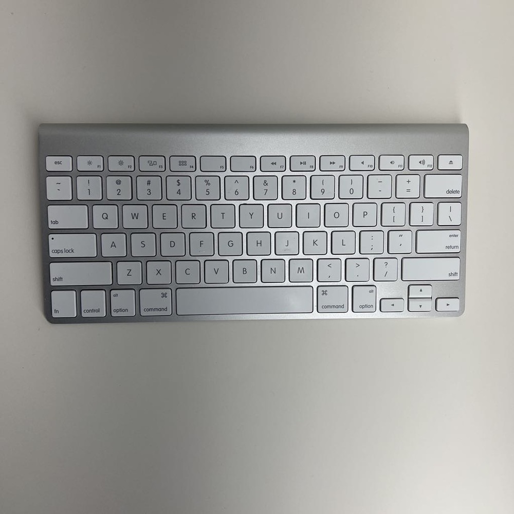 Genuine Apple Mac wireless keyboard aluminum a1314 Bluetooth